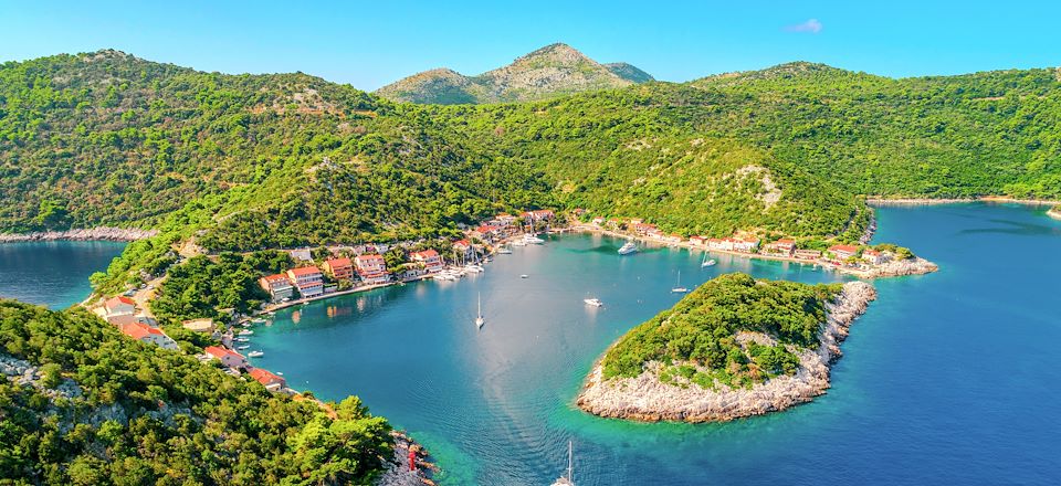 Activités en famille à Korcula et ses environs : randonnées côtières, sortie en kayak, excursion en bateau, ... 