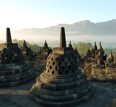 Voyage de Java à Bali : culture, volcans Bromo, Ijen, Batur, plages, immersion en village et découverte