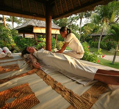 Soin traditionnel à Ubud, bien-être et méditation à Sanur, immersion à Gianyar et découverte nature à Munduk