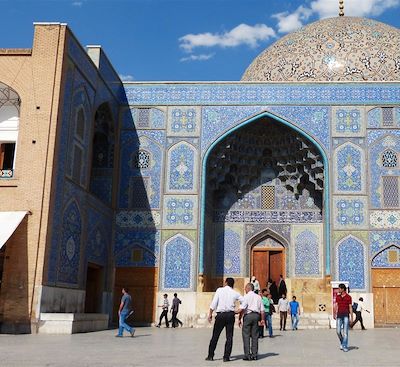 Autotour de 8 jours avec chauffeur anglophone pour découvrir les essentiels  : Teheran, Chiraz, Pasargades et Ispahan en liberté !