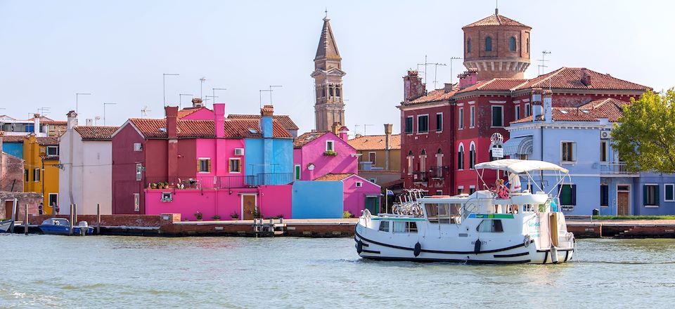 Croisière à Venise sur la célèbre lagune de la mer Adriatique en bateau sans permis : plages, cités et villages de pêcheurs.