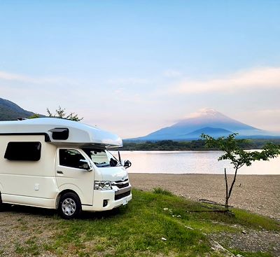 Road trip en camping-car au Japon à l’assaut des différents monts de l’île d’Honshu, via les villes d’Osaka, Kyoto et Tokyo.