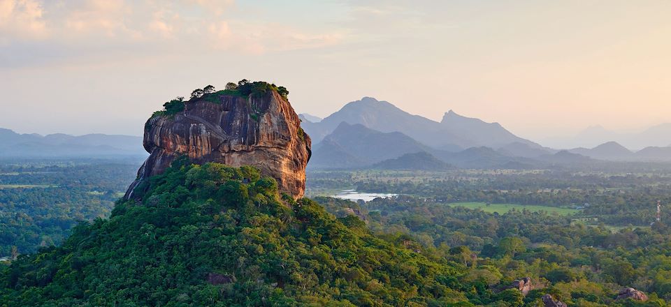 Circuit de 15 jours au Sri Lanka avec chauffeur/accompagnateur : sites culturels, randos, nuits atypiques, safari et plages du sud