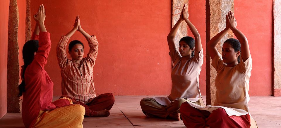 Volcans et yoga pour se reconnecter avec la nature - Esprit Yoga