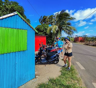 Découverte de l'île de Rodrigues en scooter électrique, avec randonnée à la découverte d'Anse Bouteille et Trou d'Argent