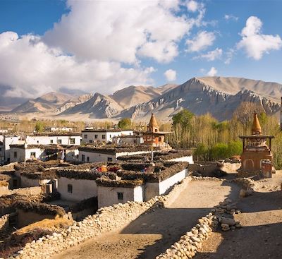 Exploration du royaume oublié du Mustang : voyage inoubliable à Lo Mantang et ses monastères ancestraux.