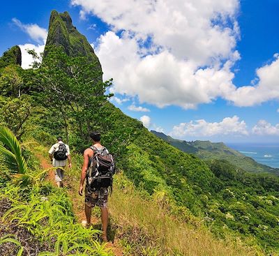 Les plus belles randonnées sur les îles de Tahiti, Moorea et Huahine, couplées au magnifique lagon des îles Raiatea et Tahaa 