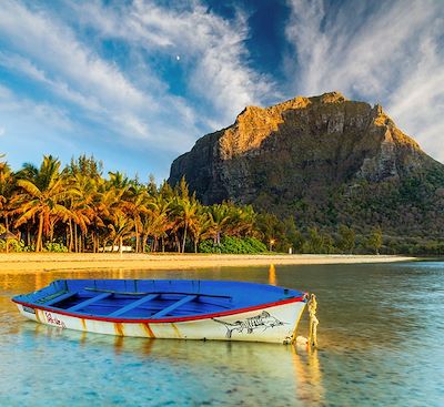 Paysages enchanteurs de la Réunion, rencontres et découvertes culinaires et plages idylliques de l'île Maurice