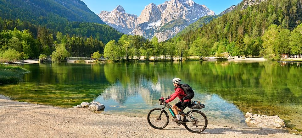 Découvrez les alentours du lac de Bled de manière sportive grâce à cet itinéraire spécialement conçu pour les VTT