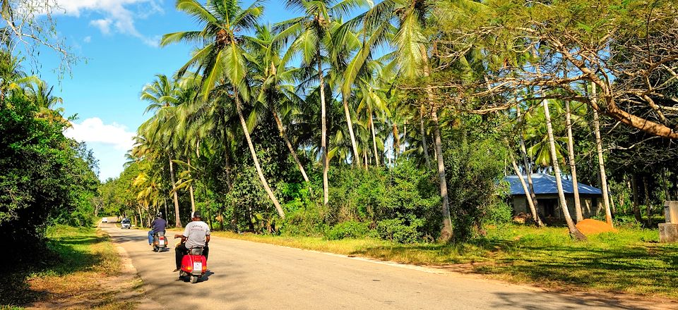 Découvrez Zanzibar en Vespa, de l'envoutante cité de Stone Town aux douces plages de Jambiani... une dolce vita africaine !